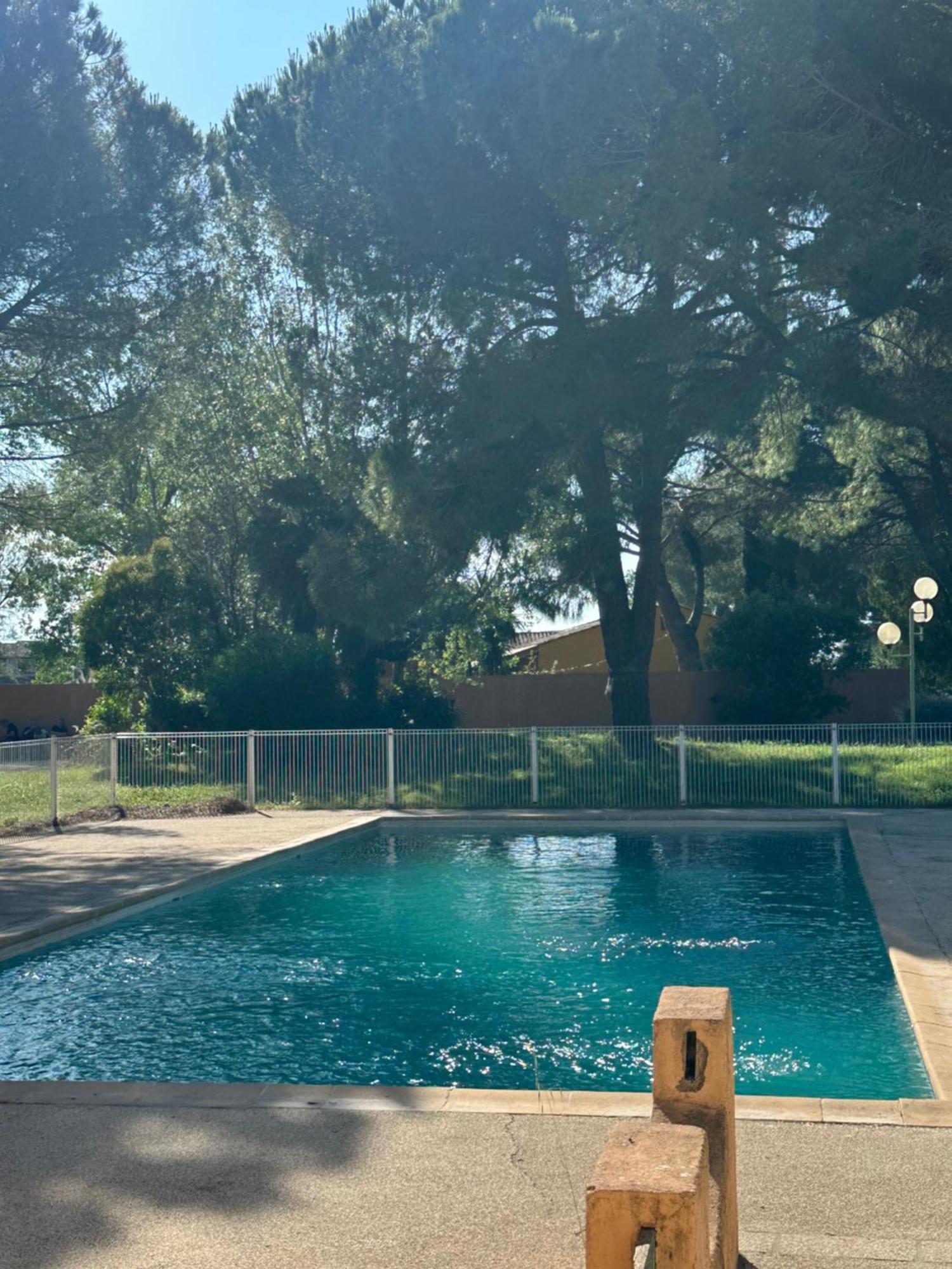 Apartmán Nid Douillet Avec Terrasse Au Calme Arles Exteriér fotografie